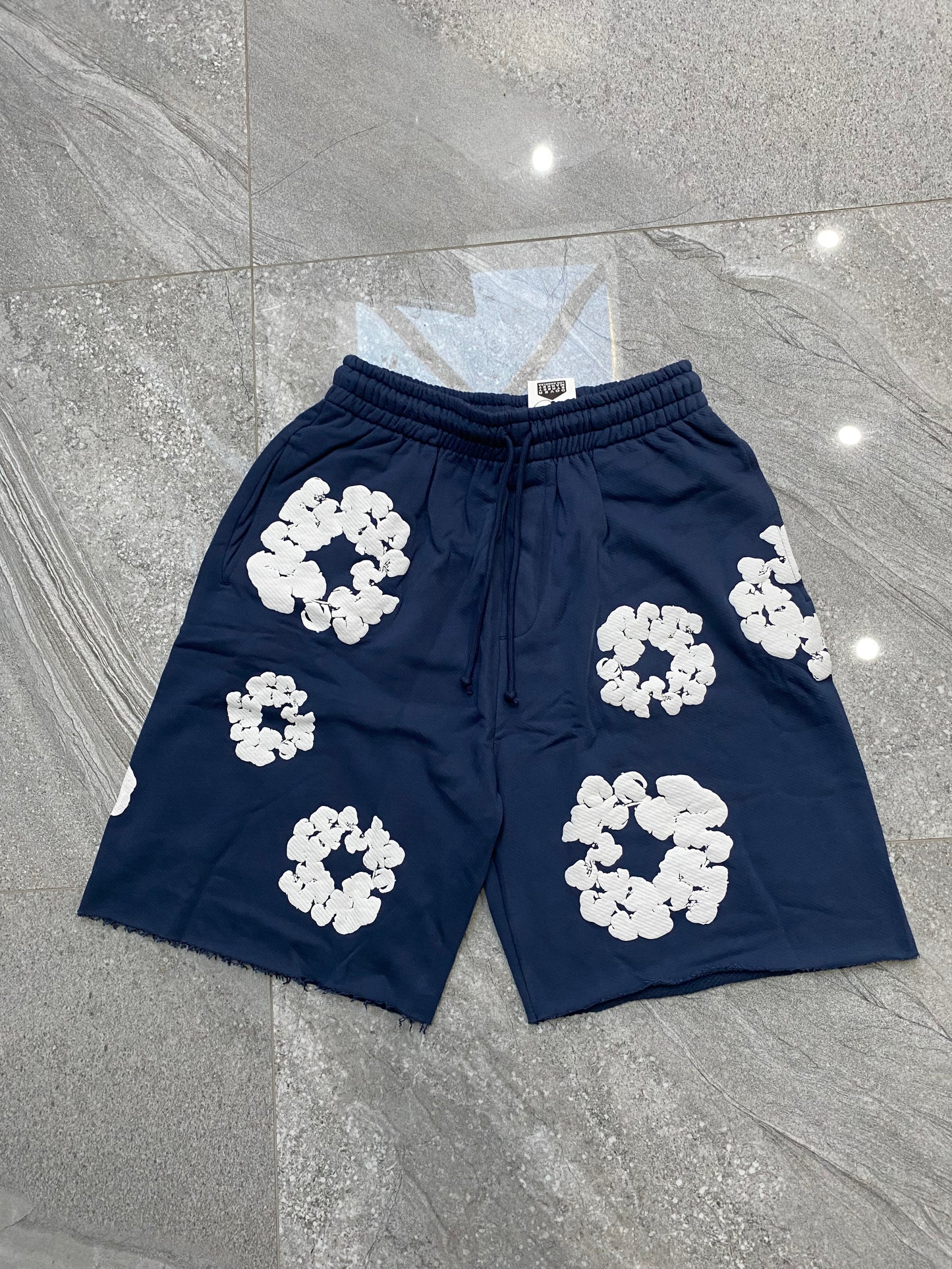 Denim Tears The Cotton Wreath Shorts Navy Blue / White