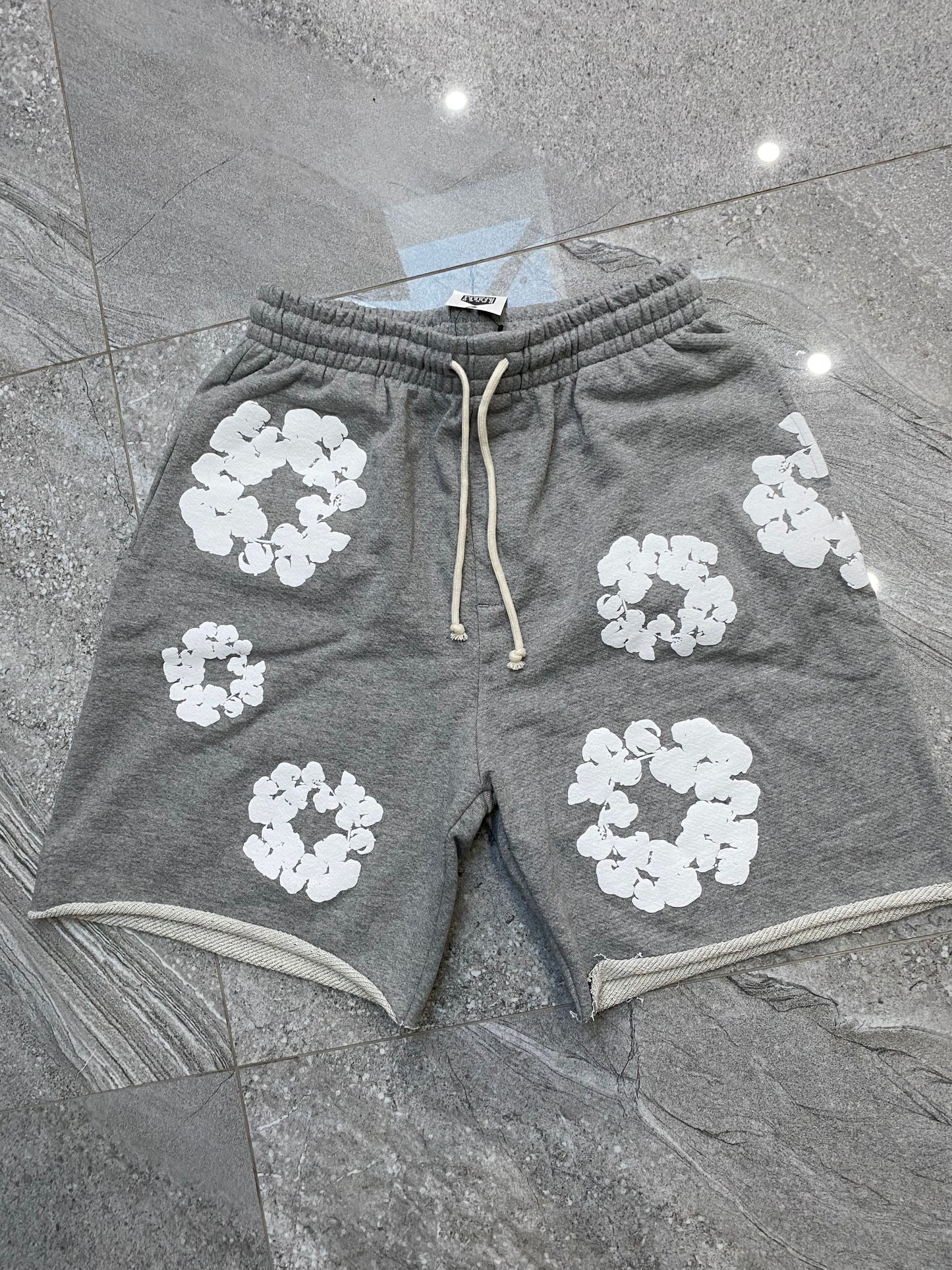 Denim Tears The Cotton Wreath Shorts Grey White