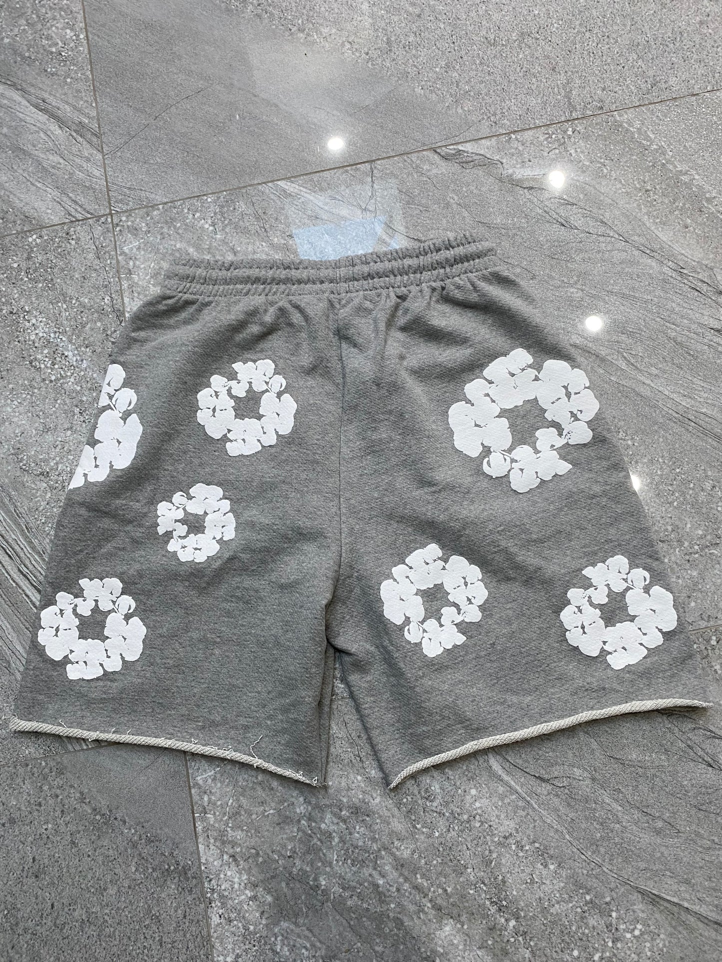 Denim Tears The Cotton Wreath Shorts Grey White