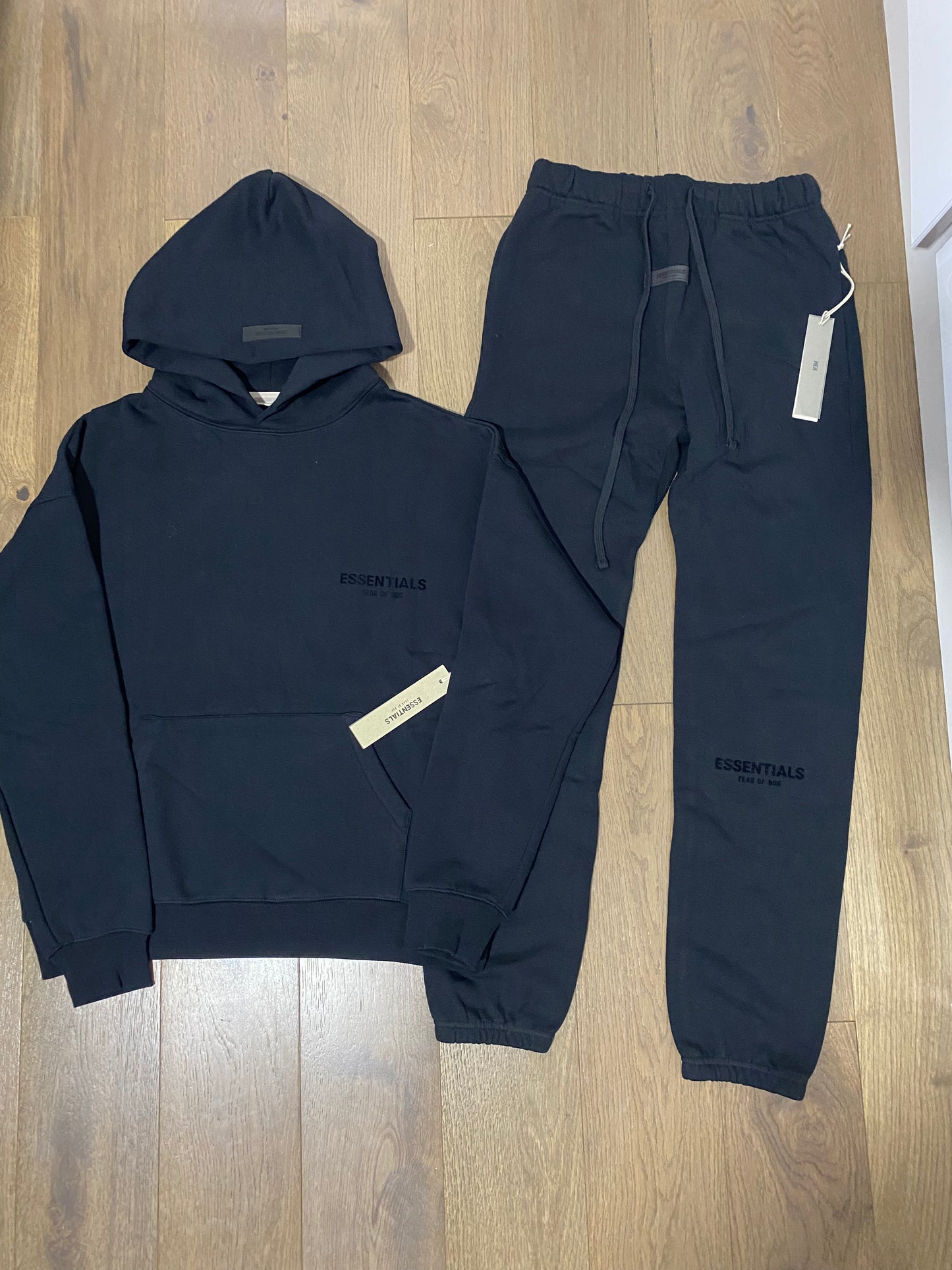 Essentials FOG Tracksuit black SS22 – Garmzplug